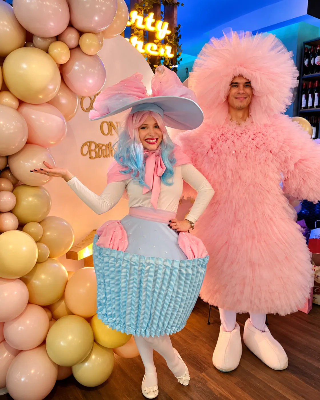 Animatori costumați în cupcake și vată de zahăr la o petrecere KLANkids